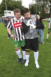 Charity-Fußballspiel 'Kicken mit Herz' in Hamburg