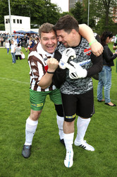 Charity-Fußballspiel 'Kicken mit Herz' in Hamburg