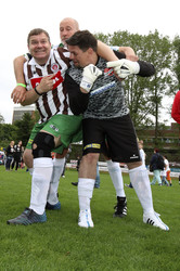 Charity-Fußballspiel 'Kicken mit Herz' in Hamburg