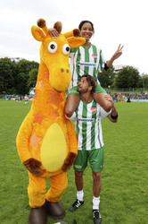 Charity-Fußballspiel 'Kicken mit Herz' in Hamburg