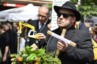 Die Toten kommen! - Der Marsch der Unentschlossenen in Berlin