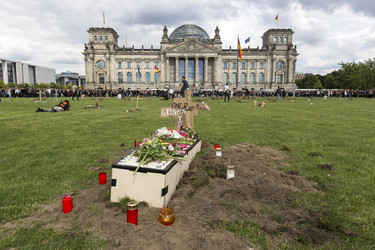 Die Toten kommen! - Der Marsch der Unentschlossenen in Berlin