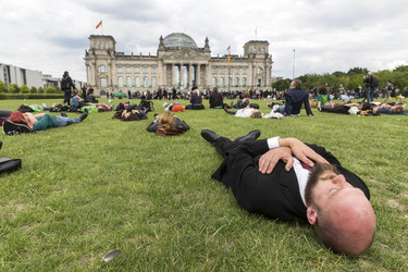 Die Toten kommen! - Der Marsch der Unentschlossenen in Berlin