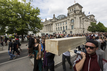 Die Toten kommen! - Der Marsch der Unentschlossenen in Berlin