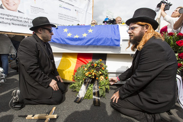 Die Toten kommen! - Der Marsch der Unentschlossenen in Berlin