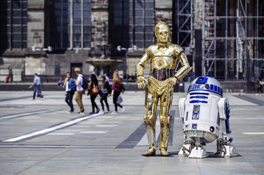 C-3PO und R2-D2 am Kölner Dom