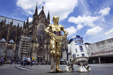 C-3PO und R2-D2 am Kölner Dom
