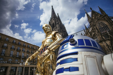 C-3PO und R2-D2 am Kölner Dom