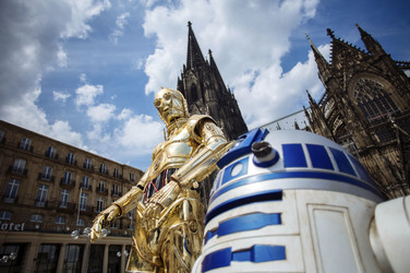 C-3PO und R2-D2 am Kölner Dom
