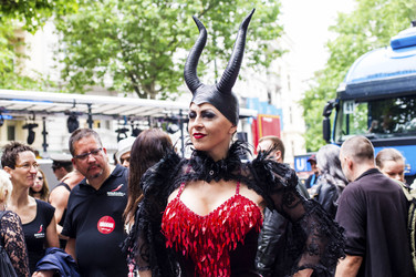 Parade zum 37. Christopher Street Day in Berlin