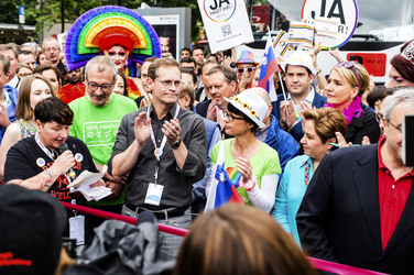 Parade zum 37. Christopher Street Day in Berlin