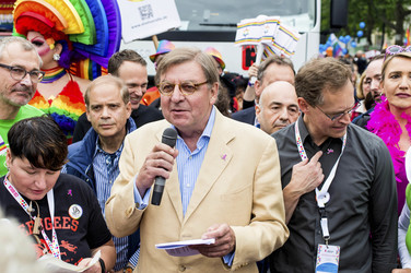Parade zum 37. Christopher Street Day in Berlin