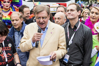 Parade zum 37. Christopher Street Day in Berlin