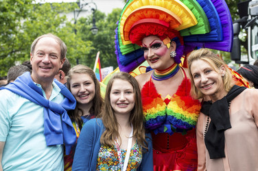 Parade zum 37. Christopher Street Day in Berlin