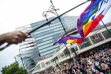 Parade zum 37. Christopher Street Day in Berlin