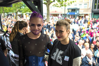 Parade zum 37. Christopher Street Day in Berlin