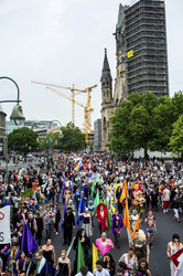 Parade zum 37. Christopher Street Day in Berlin
