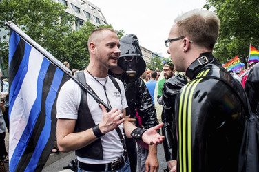 Parade zum 37. Christopher Street Day in Berlin