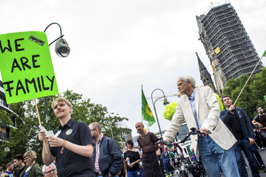 Parade zum 37. Christopher Street Day in Berlin