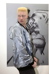 Installation und Vernissage von Shaun Ross und Nina Athanasiou in Berlin