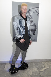 Installation und Vernissage von Shaun Ross und Nina Athanasiou in Berlin