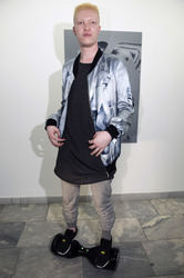 Installation und Vernissage von Shaun Ross und Nina Athanasiou in Berlin