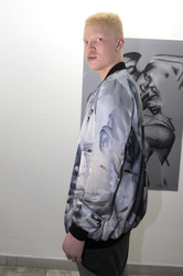 Installation und Vernissage von Shaun Ross und Nina Athanasiou in Berlin