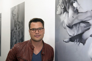 Installation und Vernissage von Shaun Ross und Nina Athanasiou in Berlin