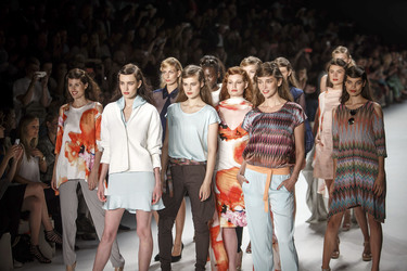 Anja Gockel Fashion Show auf der Mercedes-Benz Week Spring/Summer 2016