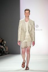 Shai Shalom Fashion Show auf der Mercedes-Benz Fashion Week Spring/Summer 2016