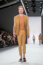 Shai Shalom Fashion Show auf der Mercedes-Benz Fashion Week Spring/Summer 2016