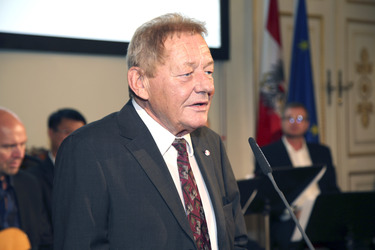 Verleihung des Großen Ehrenzeichens der Republik Österreich an Wolfgang Ambros in Wien