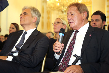 Verleihung des Großen Ehrenzeichens der Republik Österreich an Wolfgang Ambros in Wien