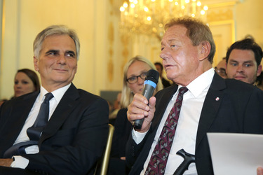 Verleihung des Großen Ehrenzeichens der Republik Österreich an Wolfgang Ambros in Wien