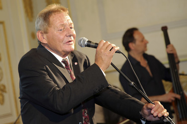 Verleihung des Großen Ehrenzeichens der Republik Österreich an Wolfgang Ambros in Wien