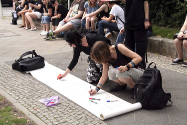 Protest gegen das Abschlachten der Grindwale in Berlin