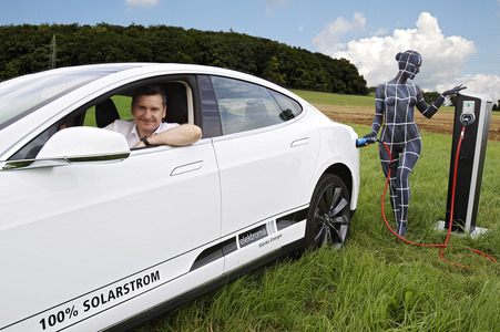 WORKING ART: Solar Tankwart / Solar Station Attendant Bodypainting