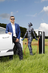 WORKING ART: Solar Tankwart / Solar Station Attendant Bodypainting