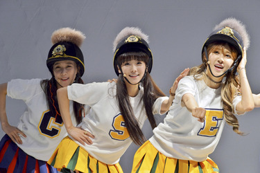 Auftritt von Crayon Pop Perform in Kawasaki
