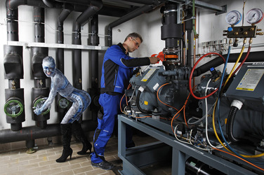 WORKING ART: Kälteanlagenbauer / Refrigeration Technician Bodypainting