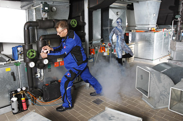 WORKING ART: Kälteanlagenbauer / Refrigeration Technician Bodypainting