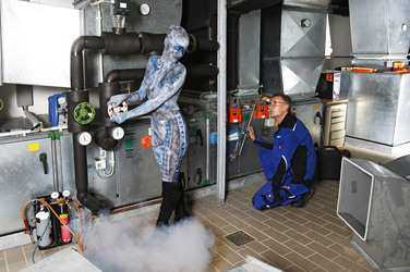WORKING ART: Kälteanlagenbauer / Refrigeration Technician Bodypainting