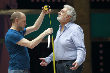 Maßnehmen von Placido Domingo im Wachsmuseum von Madrid