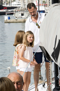 Die spanische Königsfamile an Bord der Aifos in Palma de Mallorca