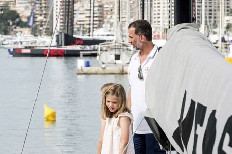 Die spanische Königsfamile an Bord der Aifos in Palma de Mallorca