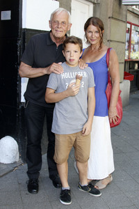 Rolf Becker mit Ehefrau Sylvia Wempner und Adoptivsohn Anton