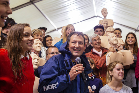 Erste-Hilfe-Aktion für 'Hirschhausens Quiz des Menschen' in Köln