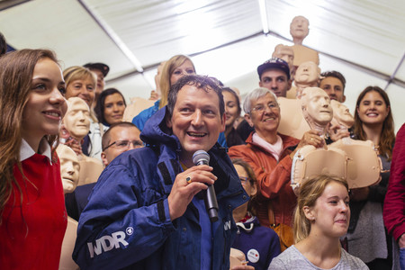 Erste-Hilfe-Aktion für 'Hirschhausens Quiz des Menschen' in Köln
