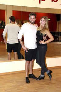 Felix von Jascheroff und Partnerin Lisa Steiner trainieren für 'Stepping Out' in Berlin