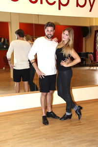 Felix von Jascheroff und Partnerin Lisa Steiner trainieren für 'Stepping Out' in Berlin